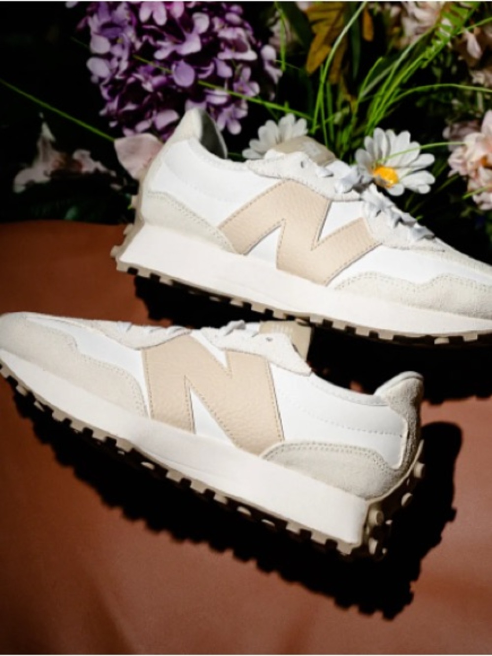 New Balance 327 Casual WOMEN Sneaker Shoes Leather White Sandstone size 6 - NEW - Picture 6 of 9